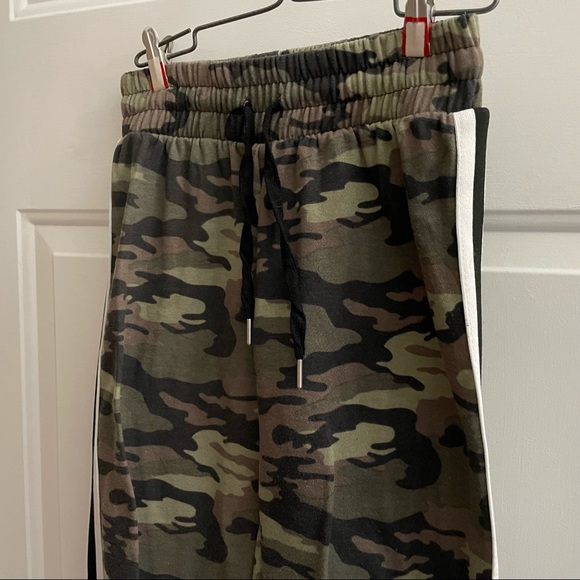🎉2X HP🎉XS Women’s Rue 21 Camo Pants - Picture 12 of 13
